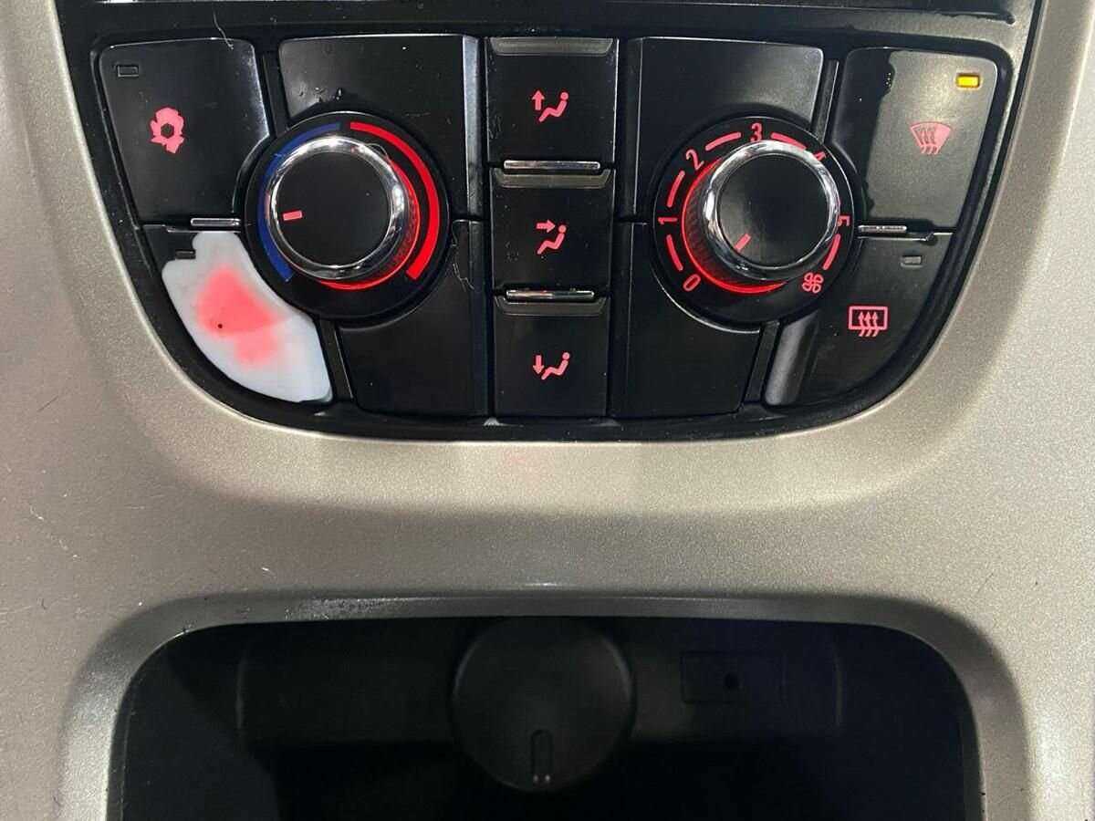 Б/У Опель Астра 2010 года. Фото: #13