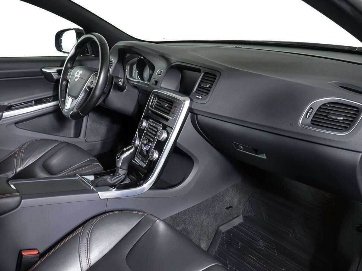 Б/У Вольво В60 Кросс Кантри 2016 года. Фото: #8