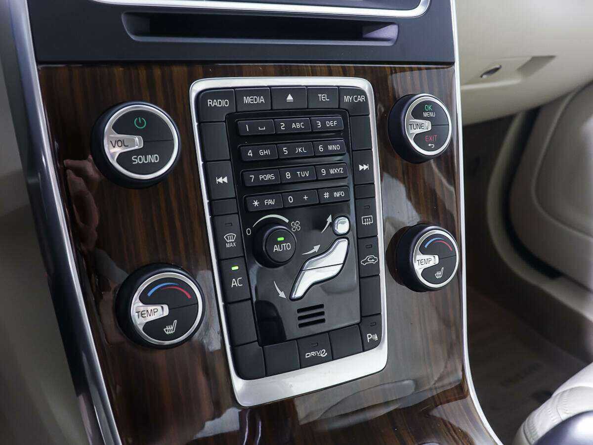 Б/У Вольво С60 2011 года. Фото: #17