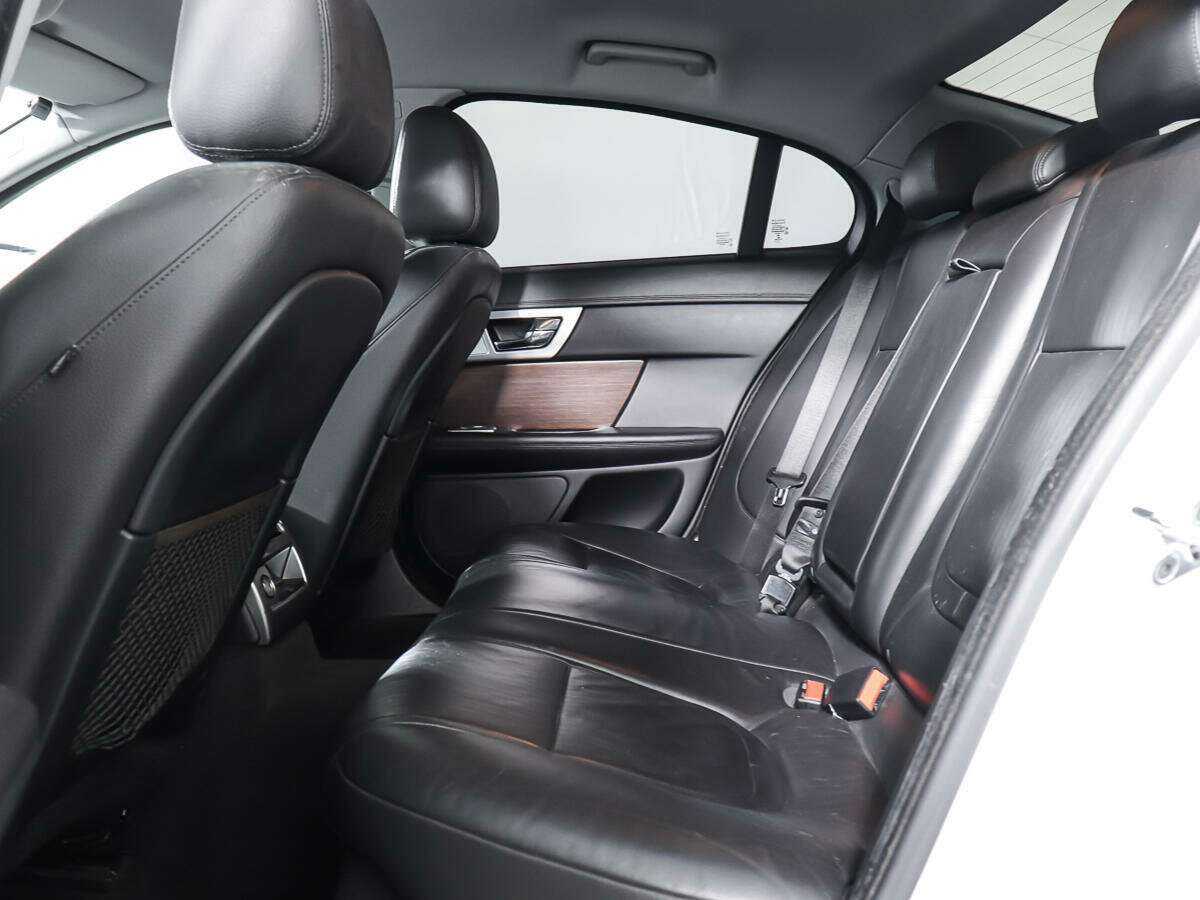 Б/У Ягуар ИксФ 2013 года. Фото: #9