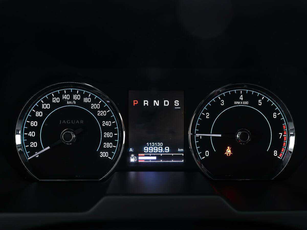 Б/У Ягуар ИксФ 2013 года. Фото: #13