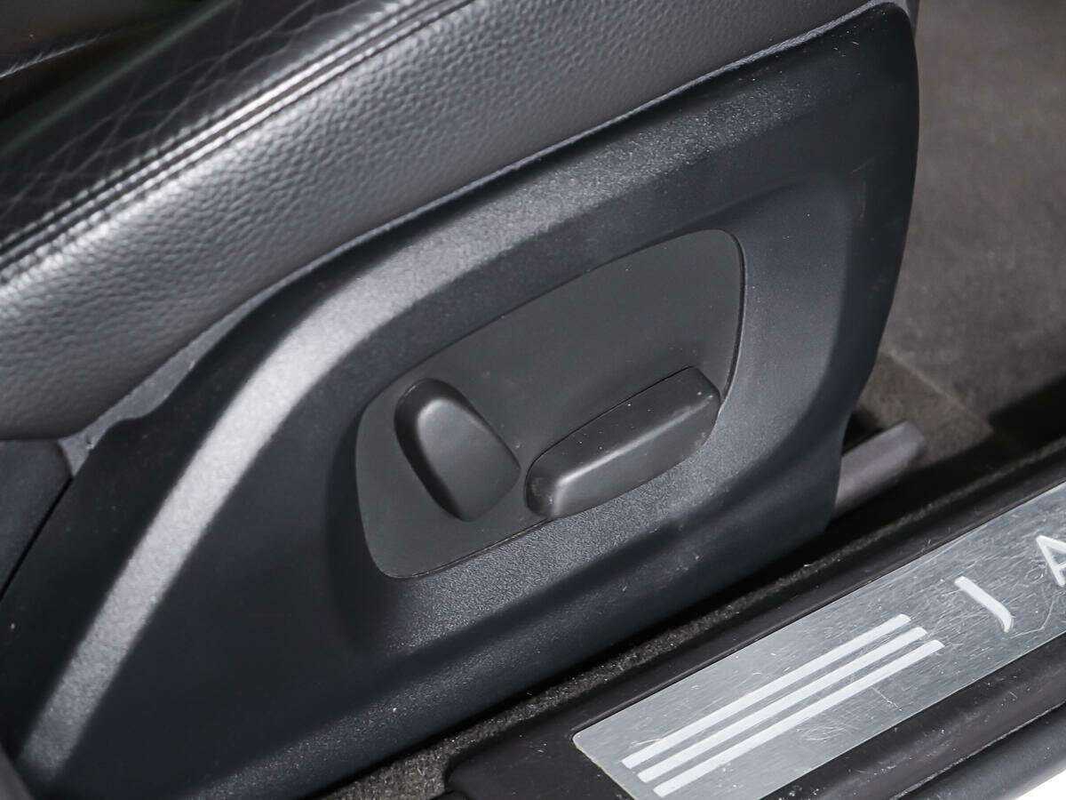 Б/У Ягуар ИксФ 2013 года. Фото: #15