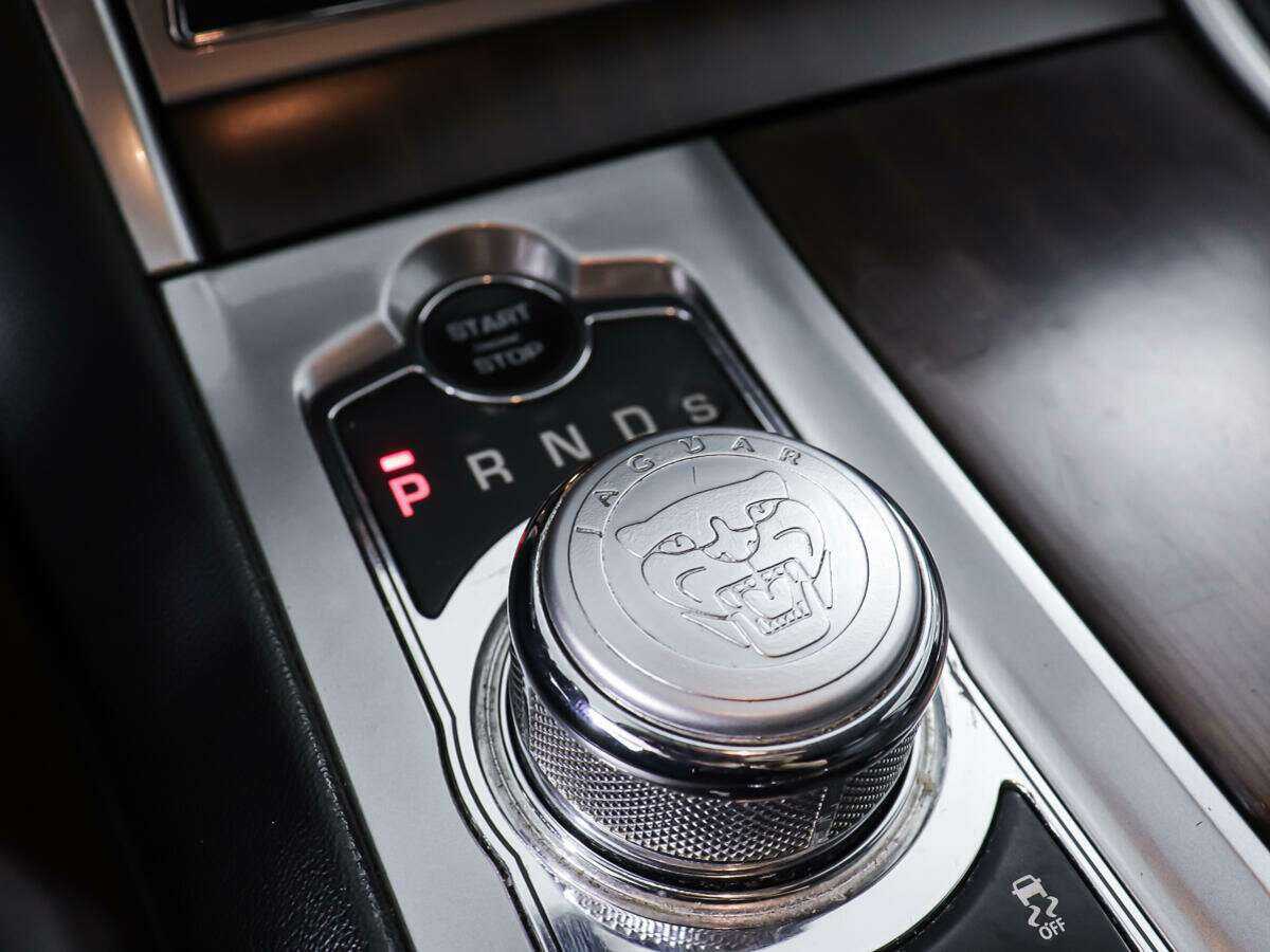 Б/У Ягуар ИксФ 2013 года. Фото: #18