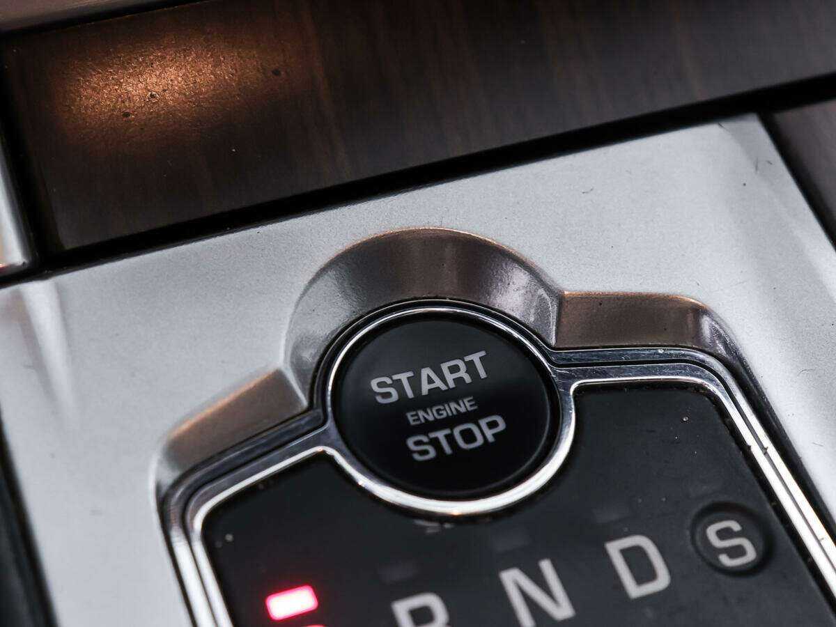 Б/У Ягуар ИксФ 2013 года. Фото: #19