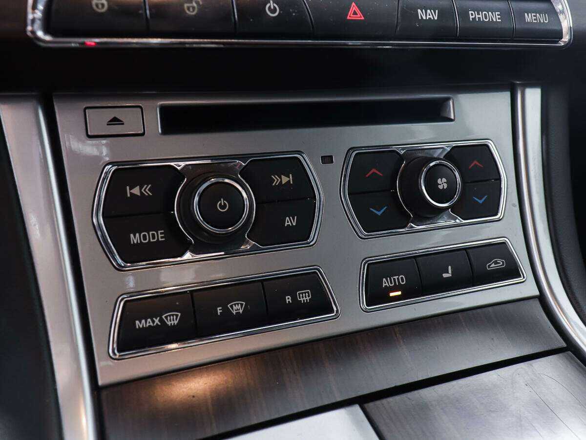 Б/У Ягуар ИксФ 2013 года. Фото: #20