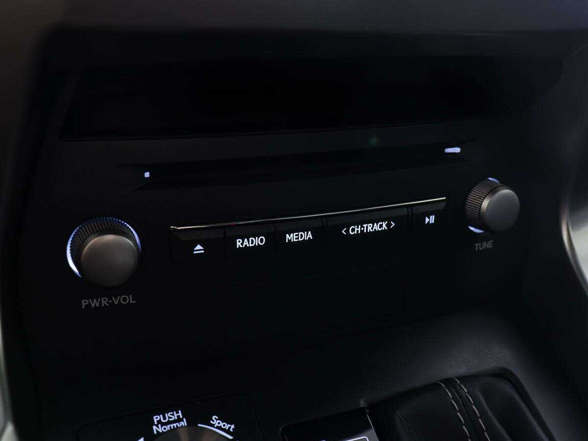 Б/У Лексус Н-Икс 2020 года. Фото: #21