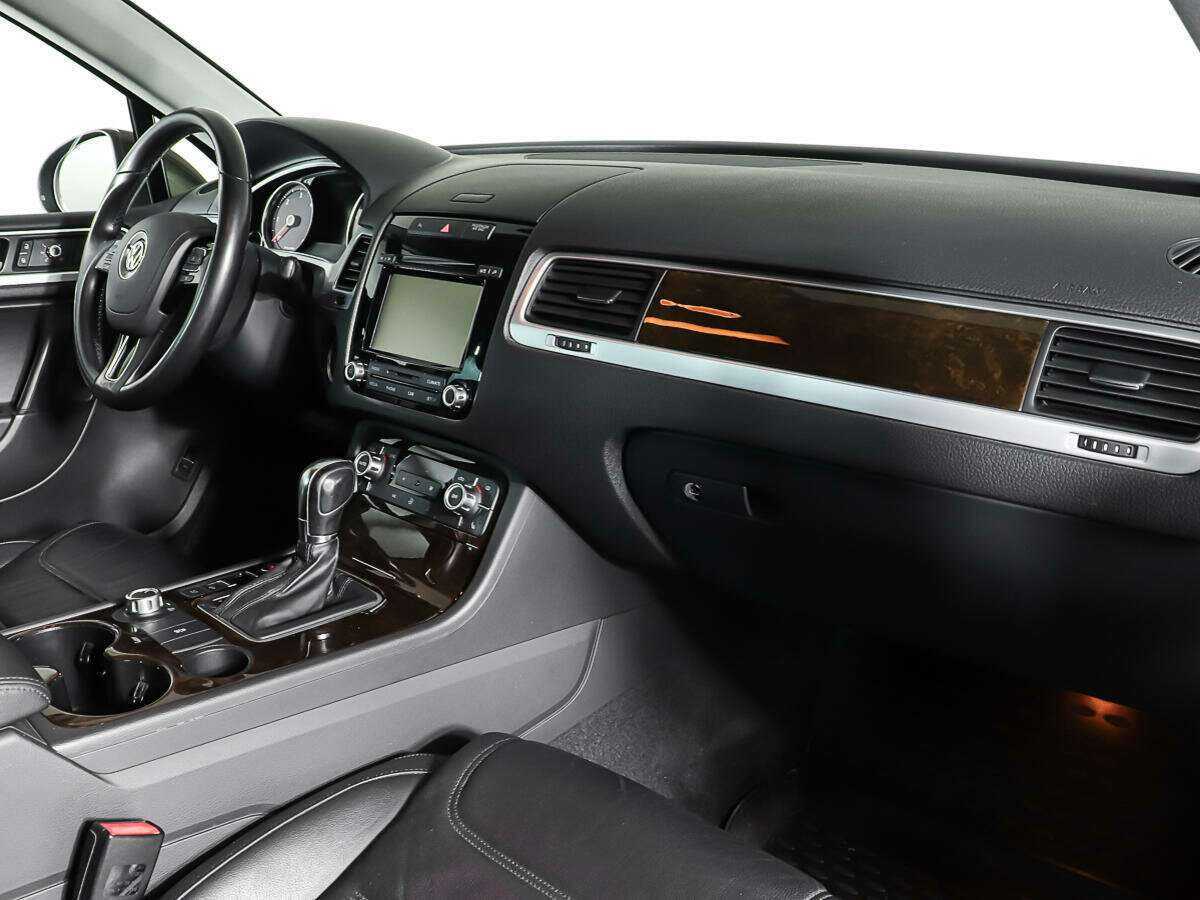 Б/У Фольксваген Туарег 2013 года. Фото: #8