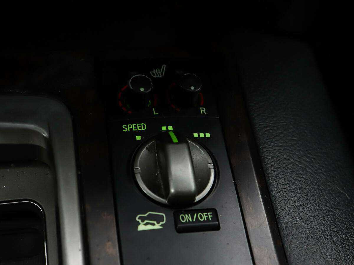 Б/У Тойота Лэнд Крузер 2011 года. Фото: #21