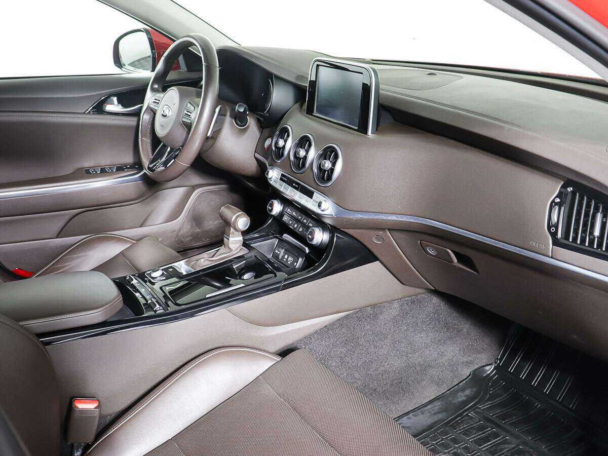 Б/У Киа Стингер 2018 года. Фото: #8