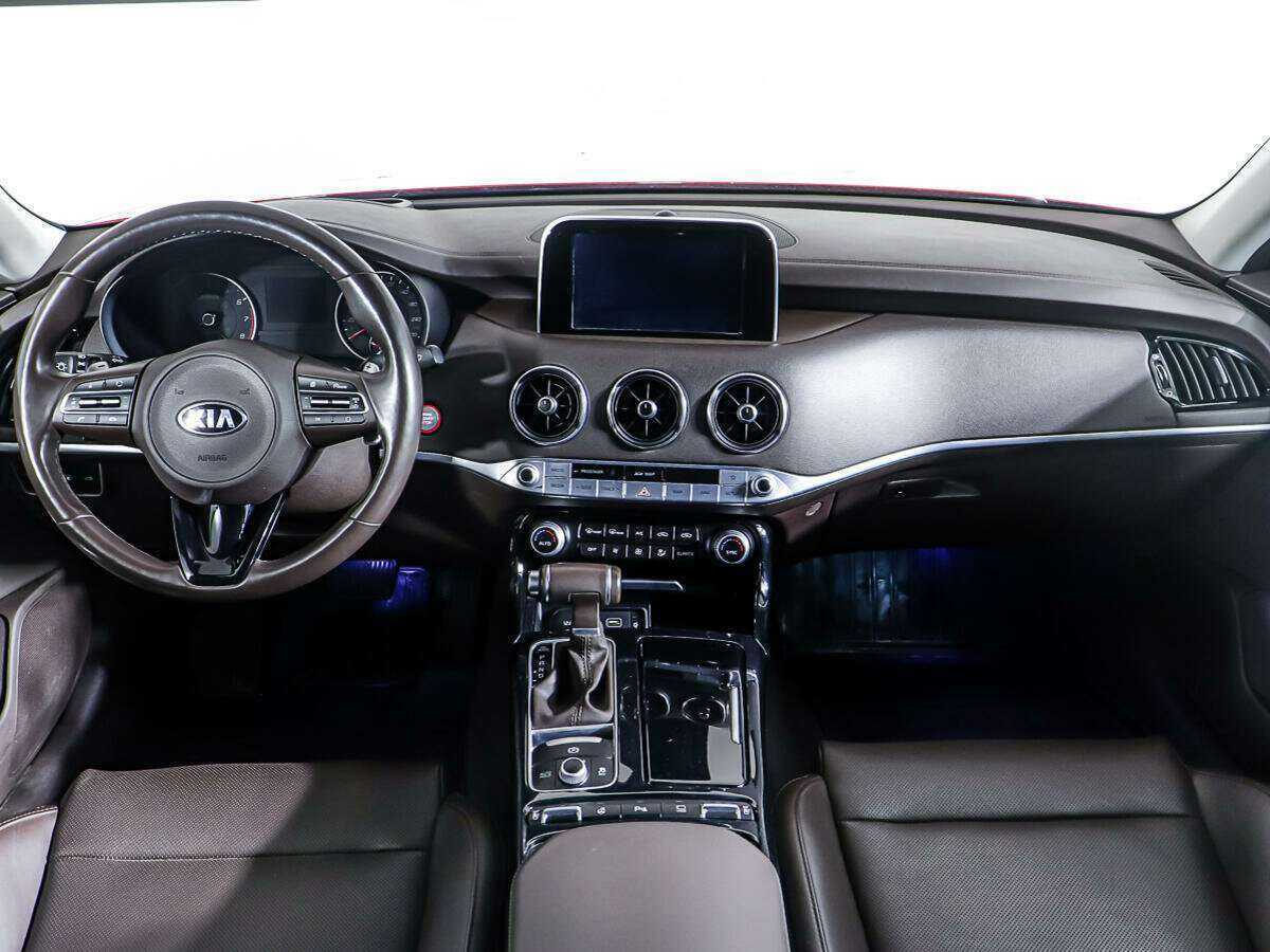 Б/У Киа Стингер 2018 года. Фото: #10