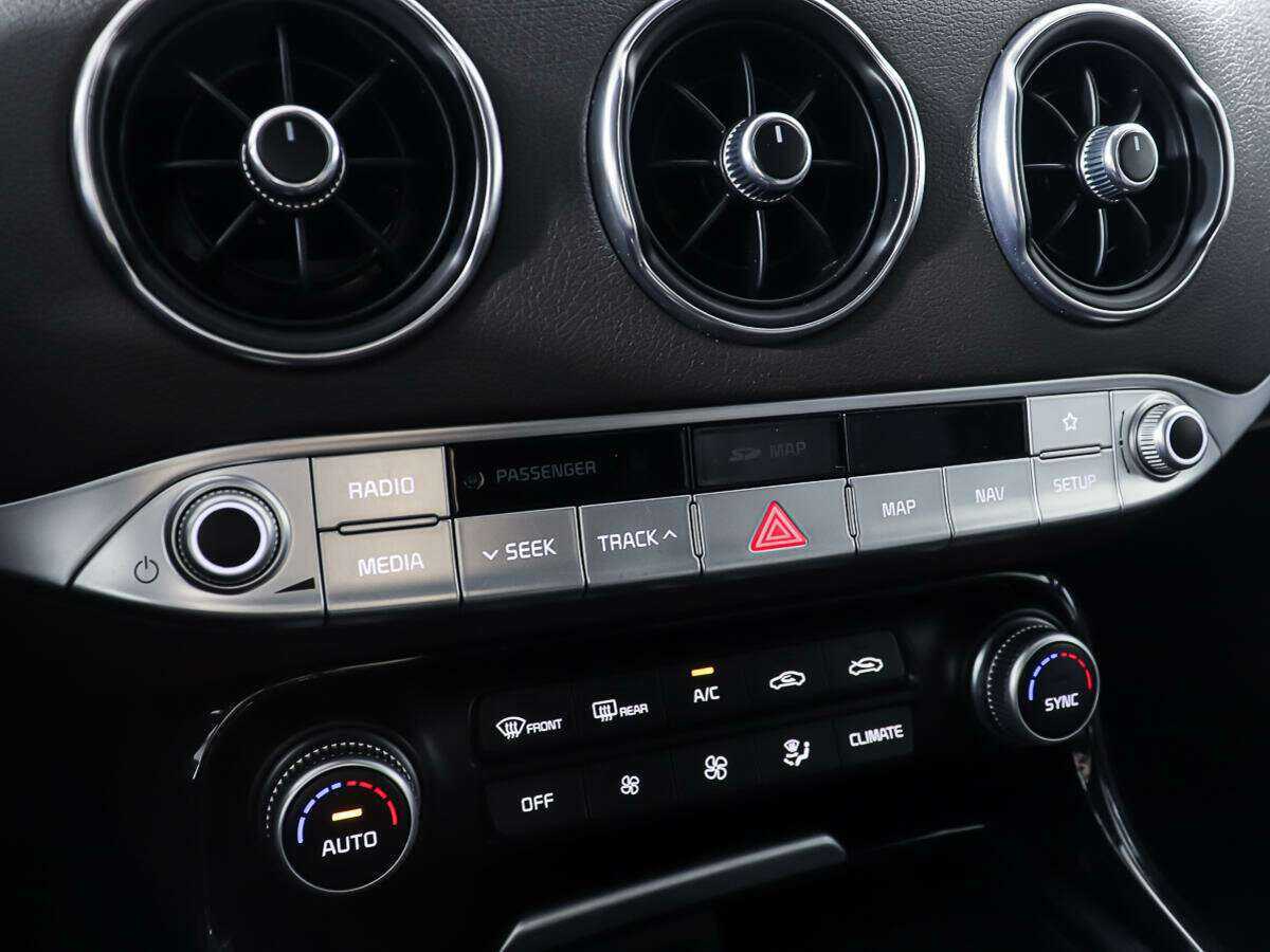 Б/У Киа Стингер 2018 года. Фото: #19