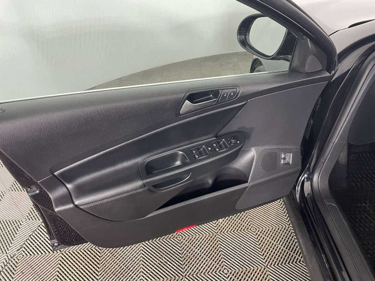 Б/У Фольксваген Пассат 2010 года. Фото: #7