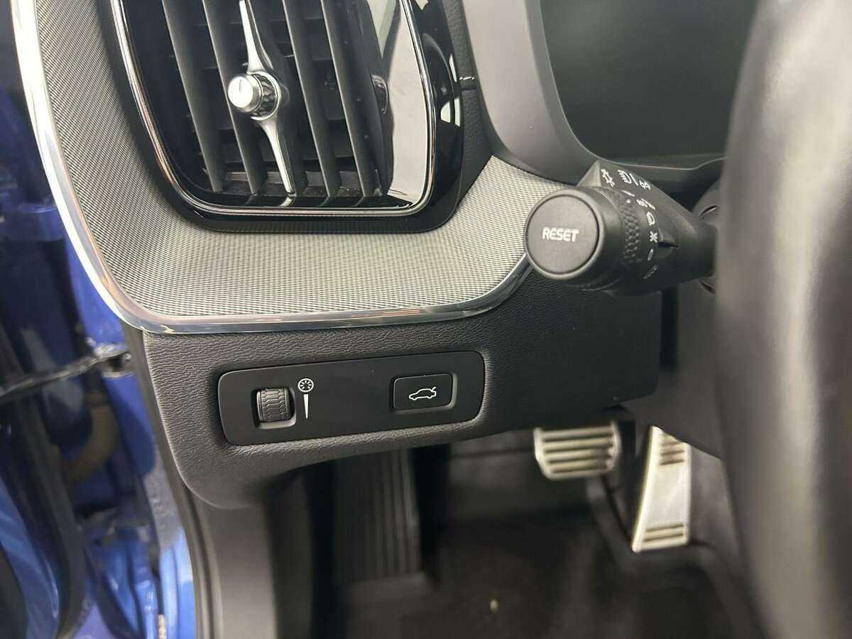 Б/У Вольво ИксЦ60 2021 года. Фото: #8