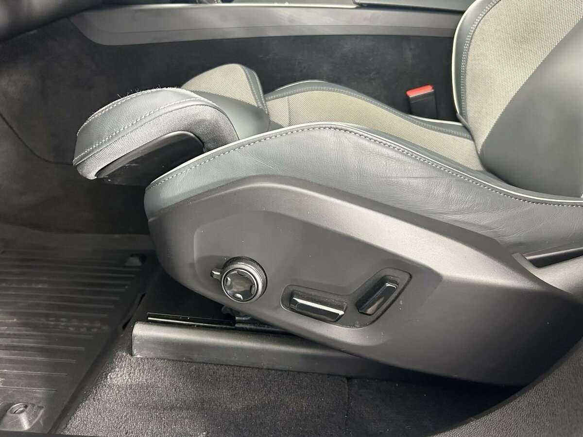 Б/У Вольво ИксЦ60 2021 года. Фото: #9