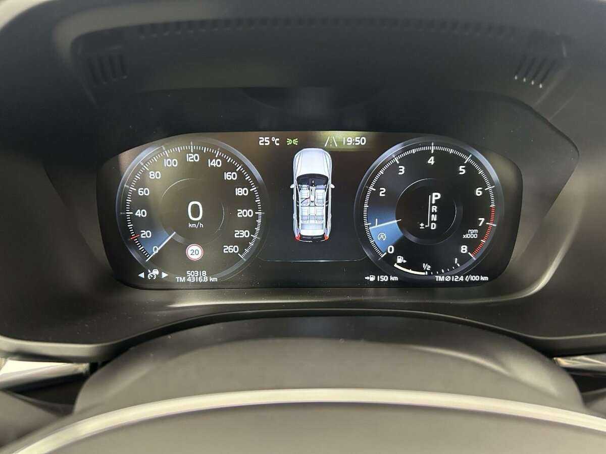 Б/У Вольво ИксЦ60 2021 года. Фото: #10