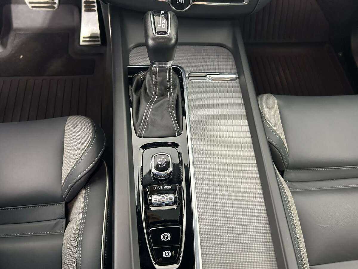 Б/У Вольво ИксЦ60 2021 года. Фото: #12