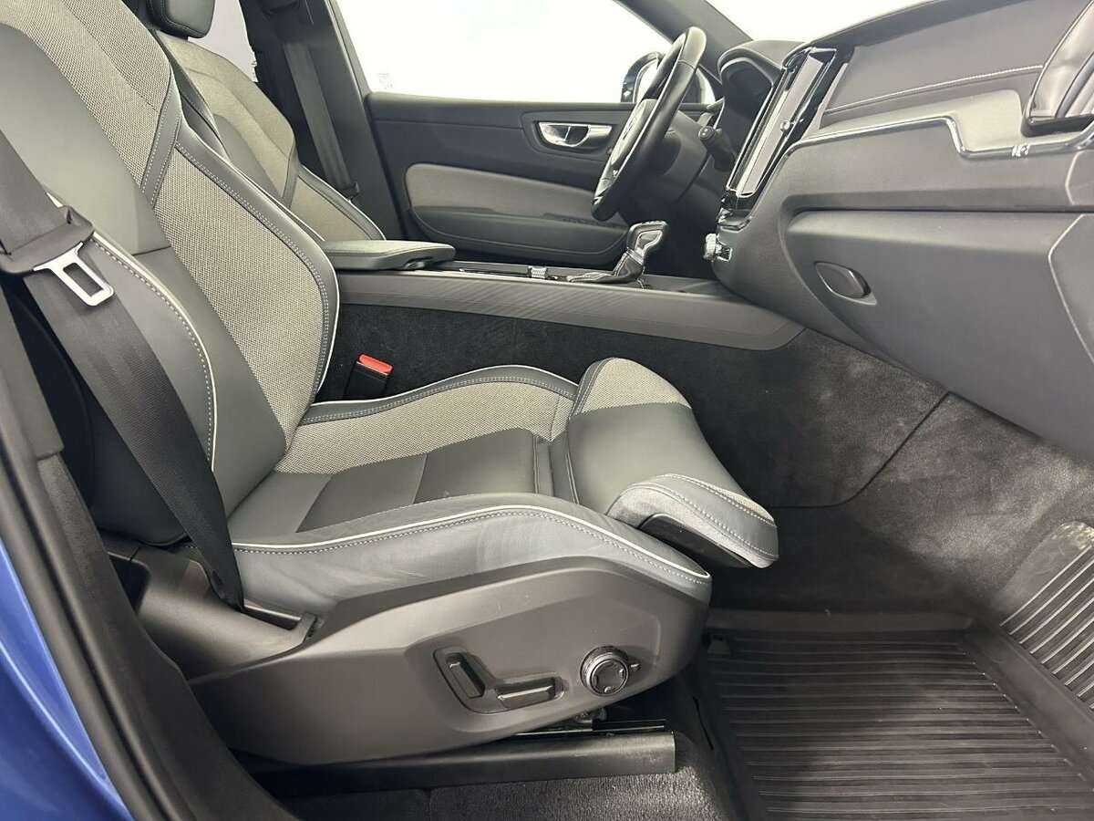 Б/У Вольво ИксЦ60 2021 года. Фото: #13