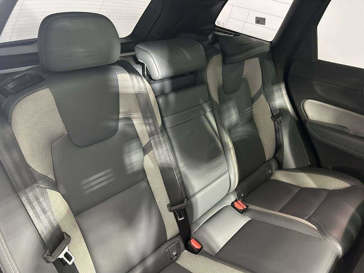 Б/У Вольво ИксЦ60 2021 года. Фото: #15