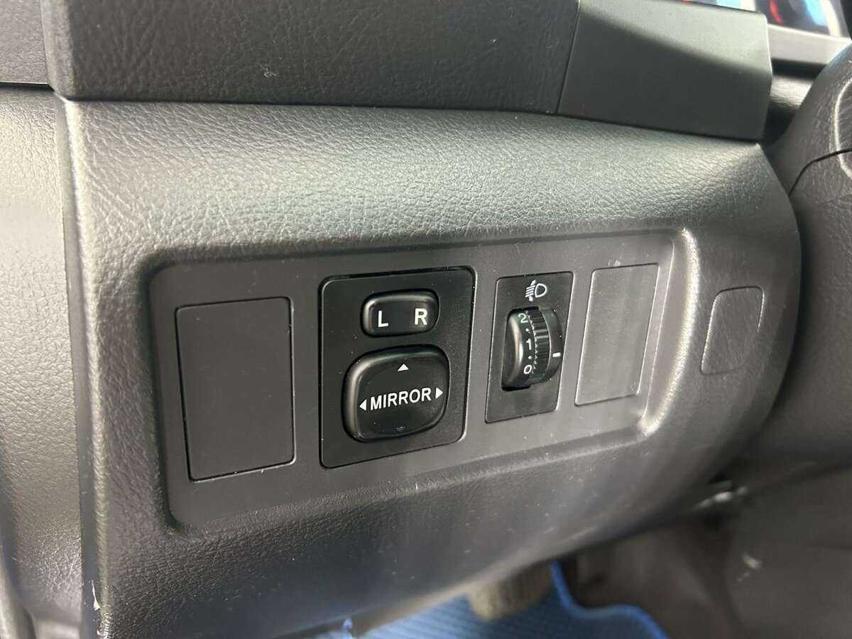 Б/У Тойота Королла Версо 2006 года. Фото: #8