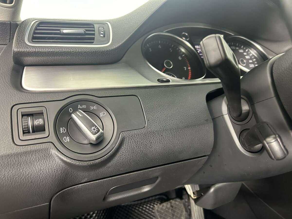 Б/У Фольксваген Пассат 2011 года. Фото: #8