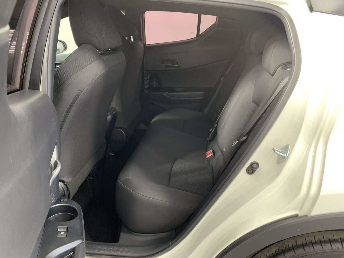 Б/У Тойота Ц-ШР 2019 года. Фото: #9