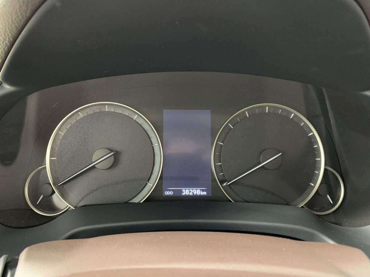 Б/У Лексус Р-Икс 2020 года. Фото: #9