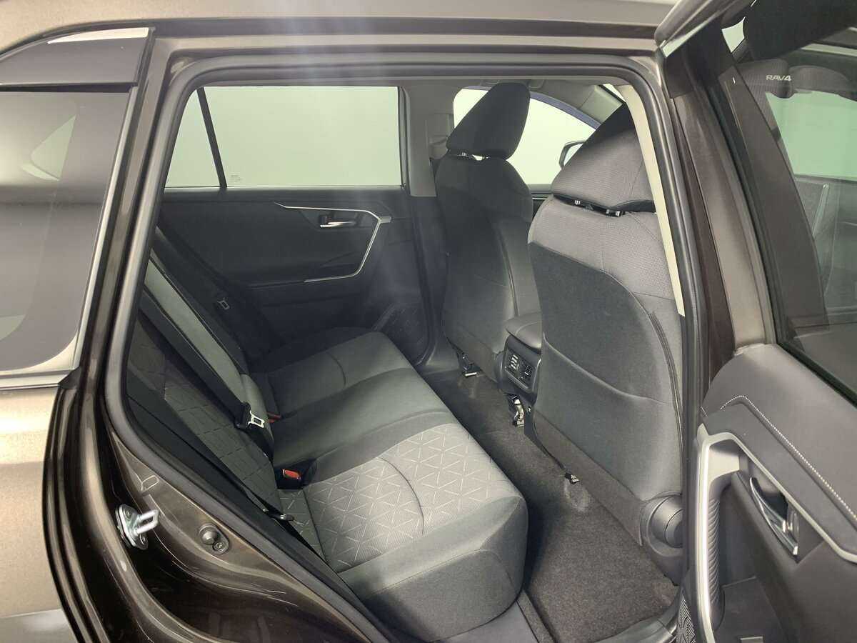 Б/У Тойота Рав4 2021 года. Фото: #17