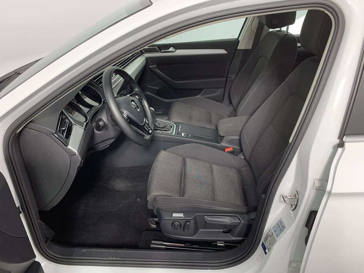 Б/У Фольксваген Пассат 2019 года. Фото: #13