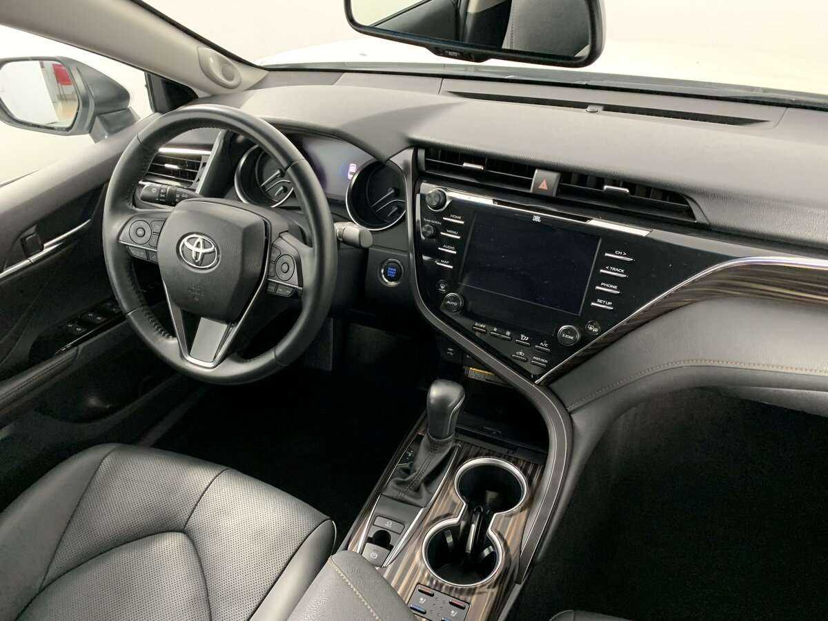 Б/У Тойота Камри 2021 года. Фото: #8