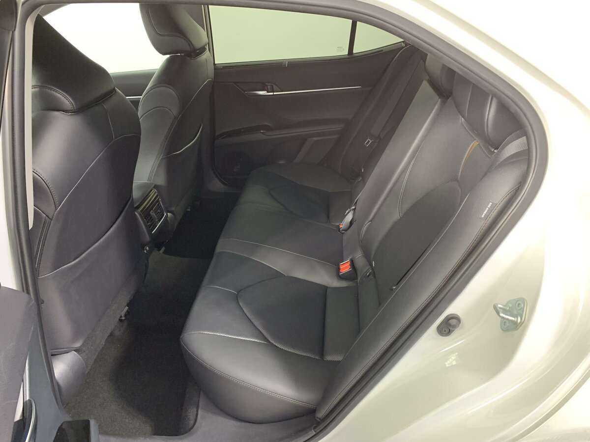 Б/У Тойота Камри 2021 года. Фото: #9