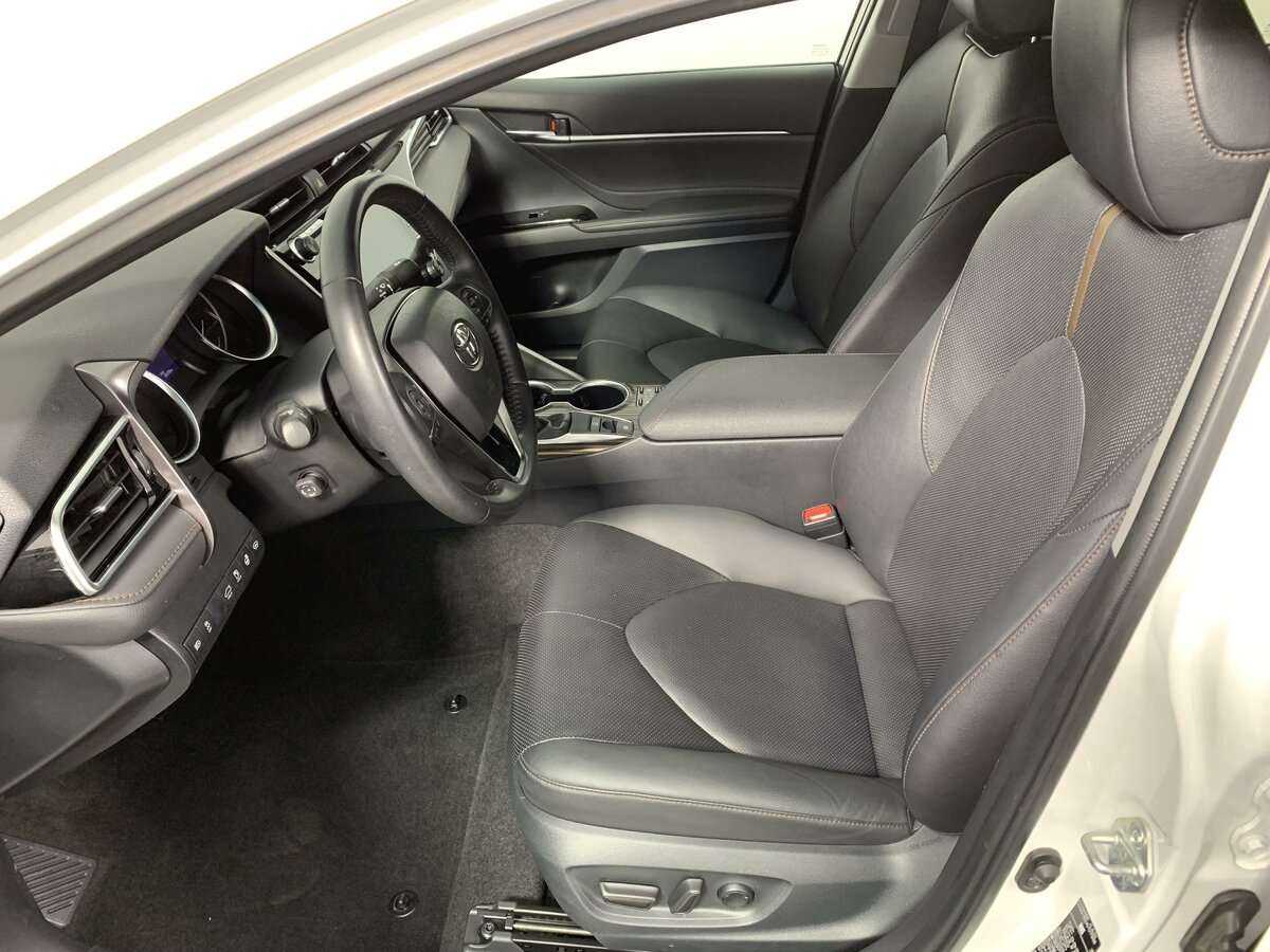 Б/У Тойота Камри 2021 года. Фото: #13