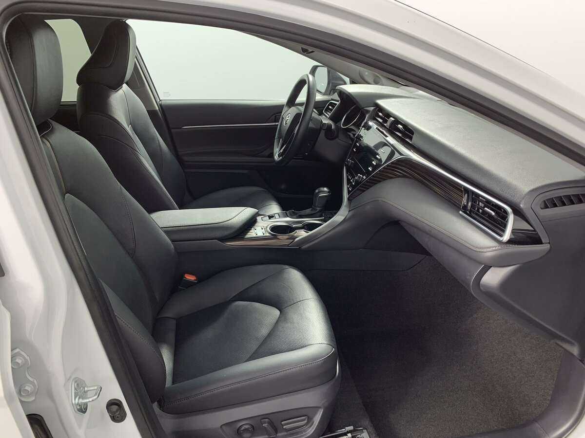 Б/У Тойота Камри 2021 года. Фото: #16