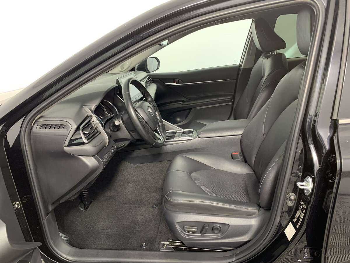 Б/У Тойота Камри 2021 года. Фото: #16