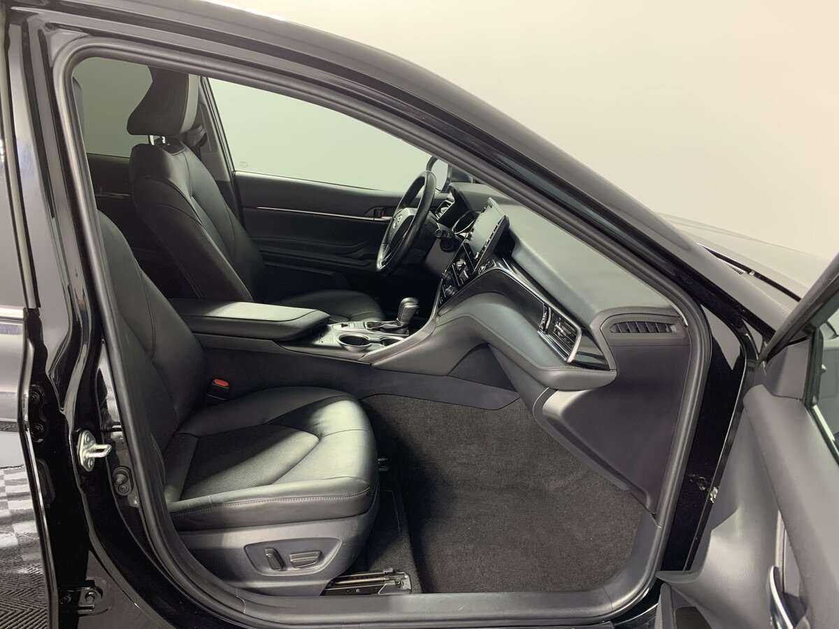 Б/У Тойота Камри 2021 года. Фото: #18