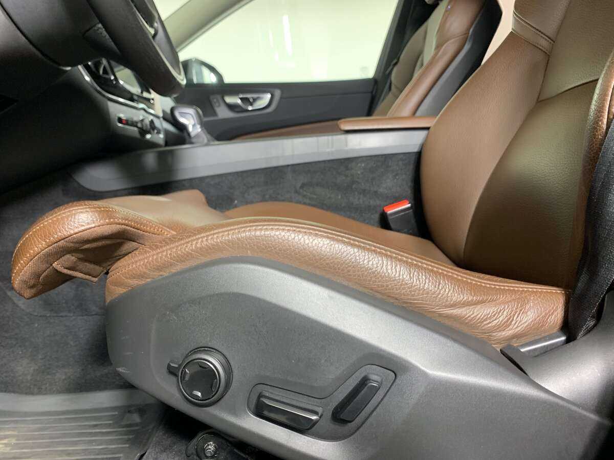 Б/У Вольво ИксЦ60 2019 года. Фото: #13