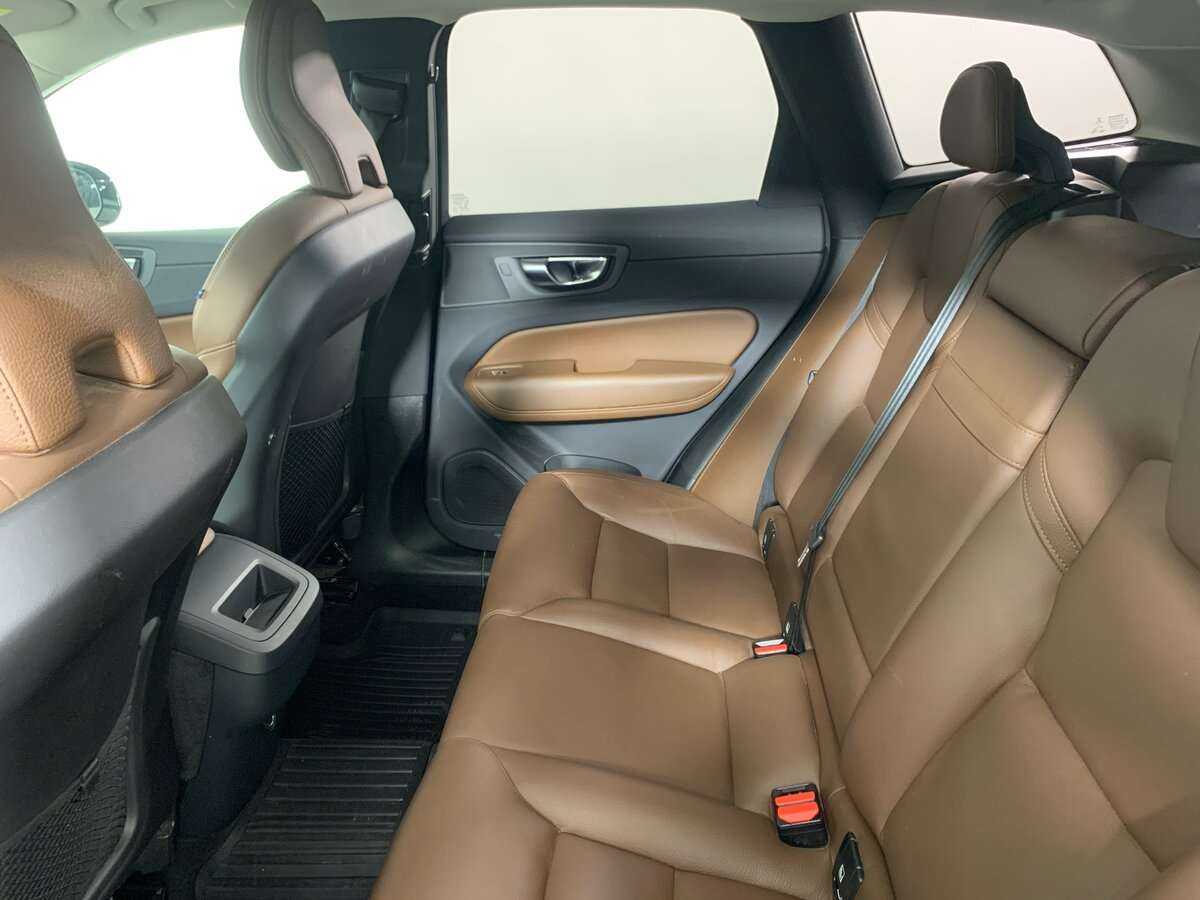 Б/У Вольво ИксЦ60 2019 года. Фото: #15