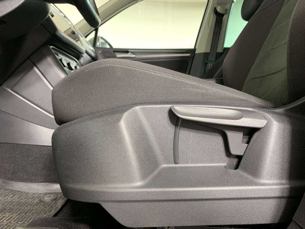 Б/У Фольксваген Тигуан 2018 года. Фото: #12