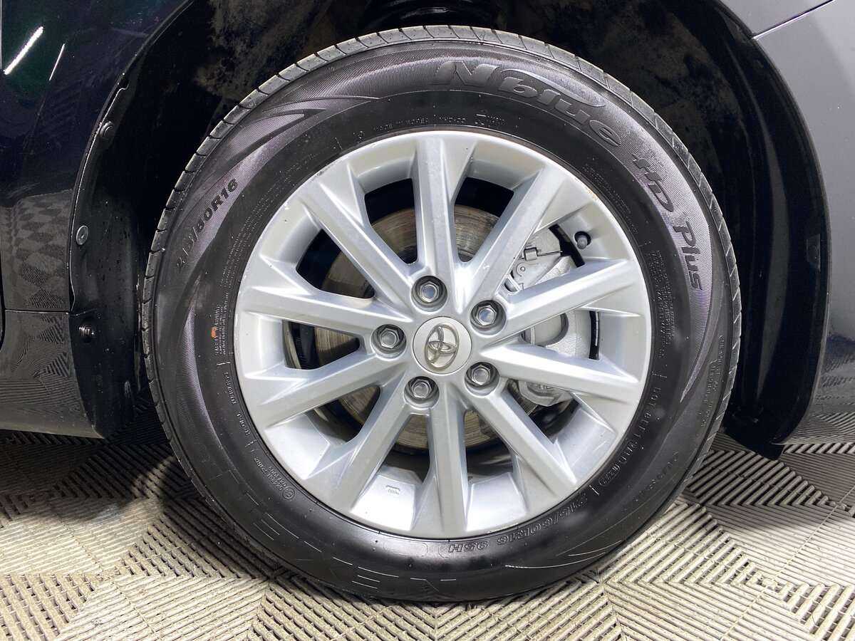 Б/У Тойота Камри 2017 года. Фото: #13