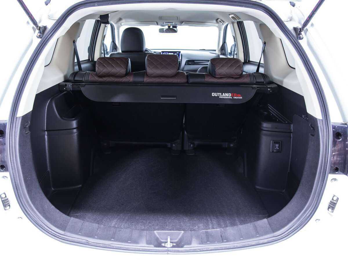 Б/У Митсубиши Оутлэндер 2020 года. Фото: #9