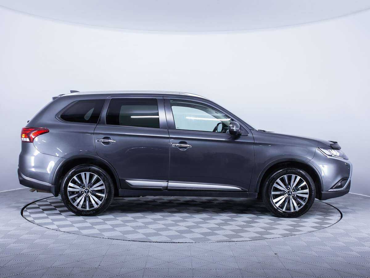 Б/У Митсубиши Оутлэндер 2021 года. Фото: #6