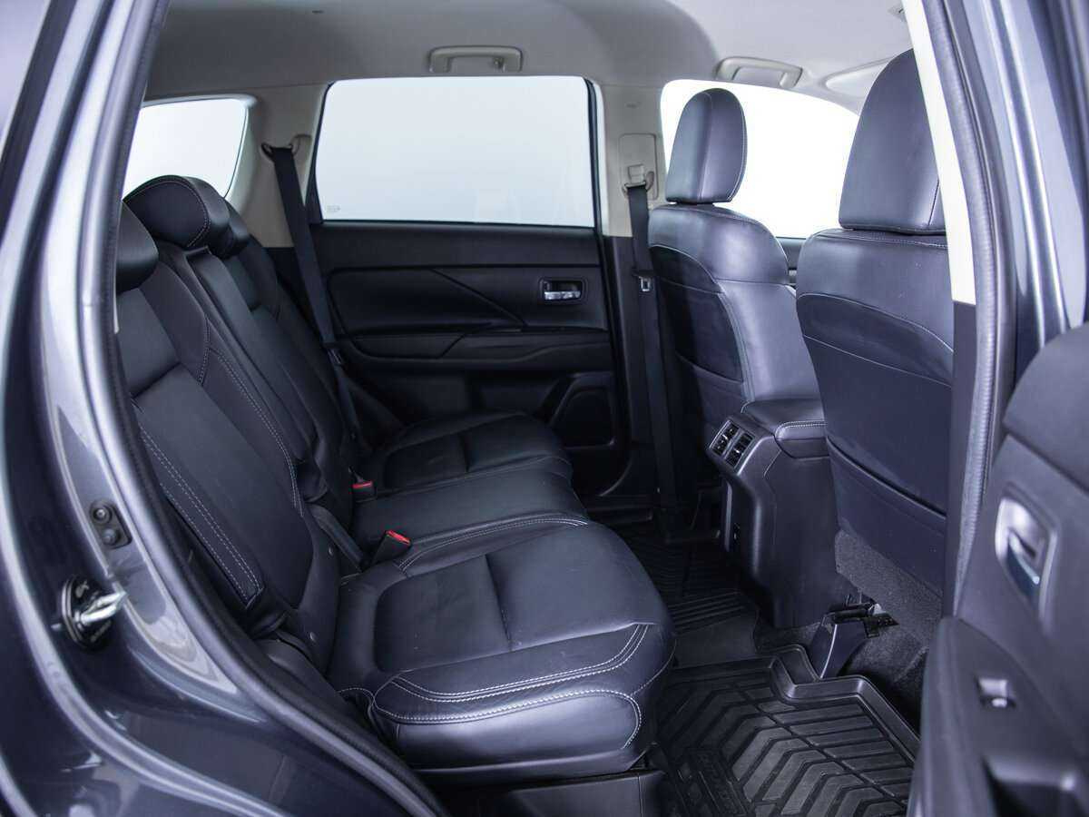 Б/У Митсубиши Оутлэндер 2021 года. Фото: #17