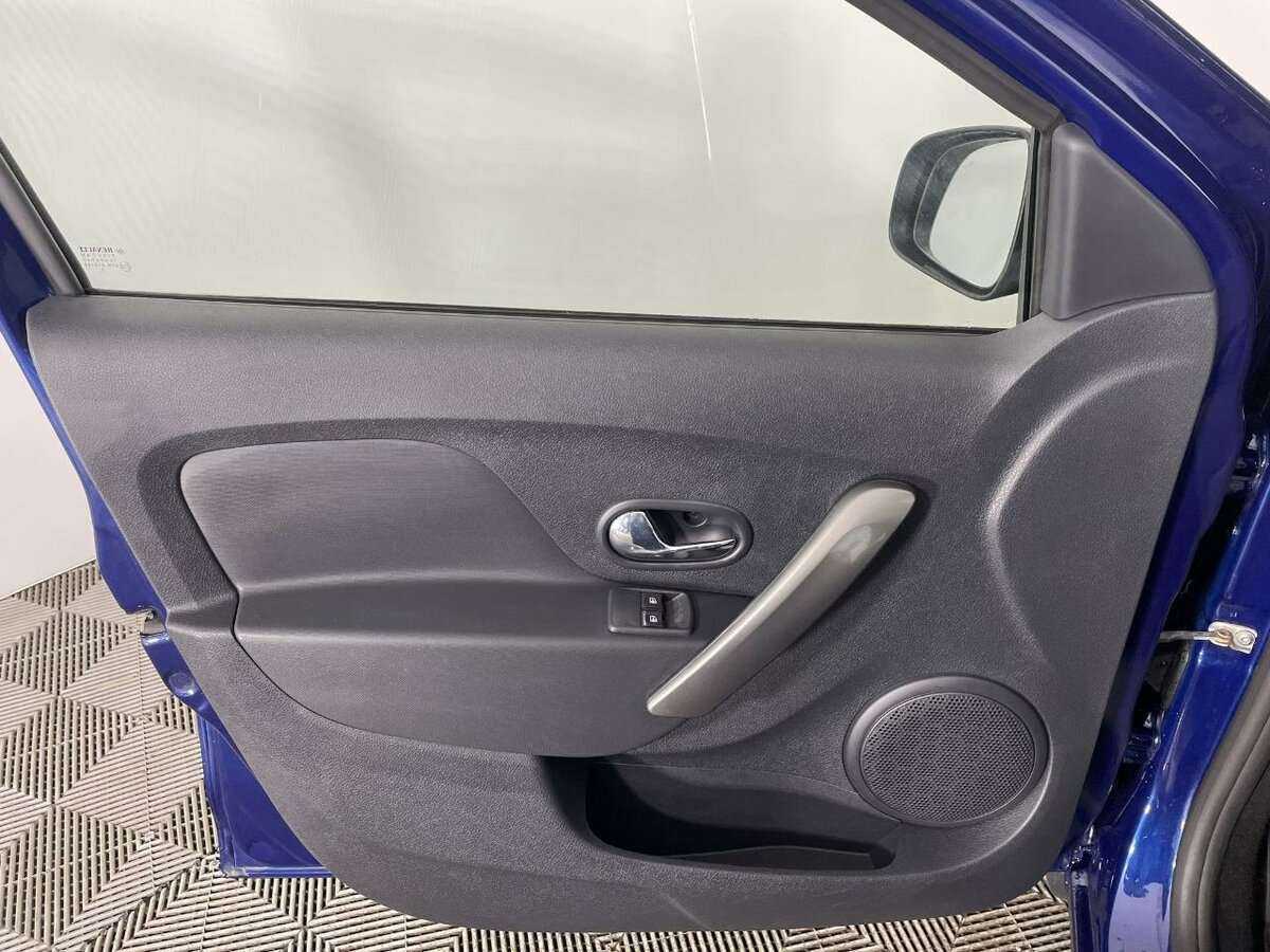 Б/У Рено Логан 2016 года. Фото: #7