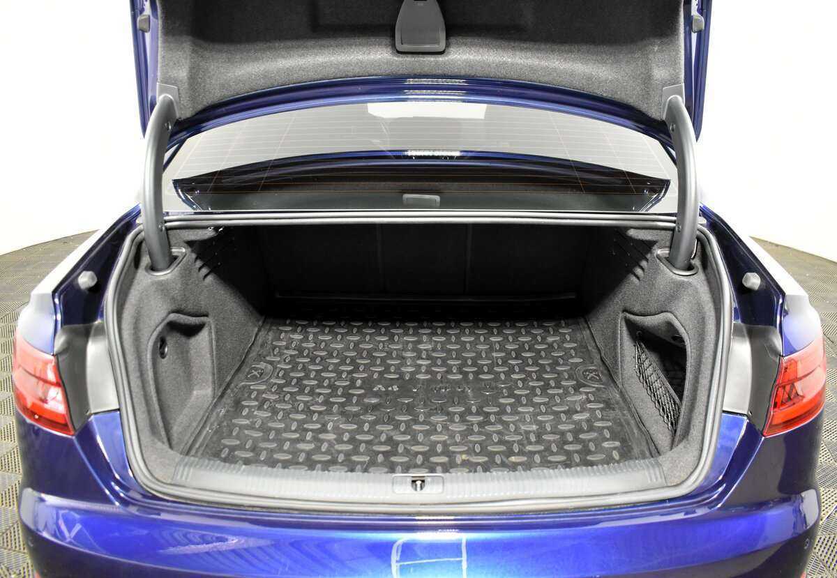 Б/У Ауди А4 2018 года. Фото: #7