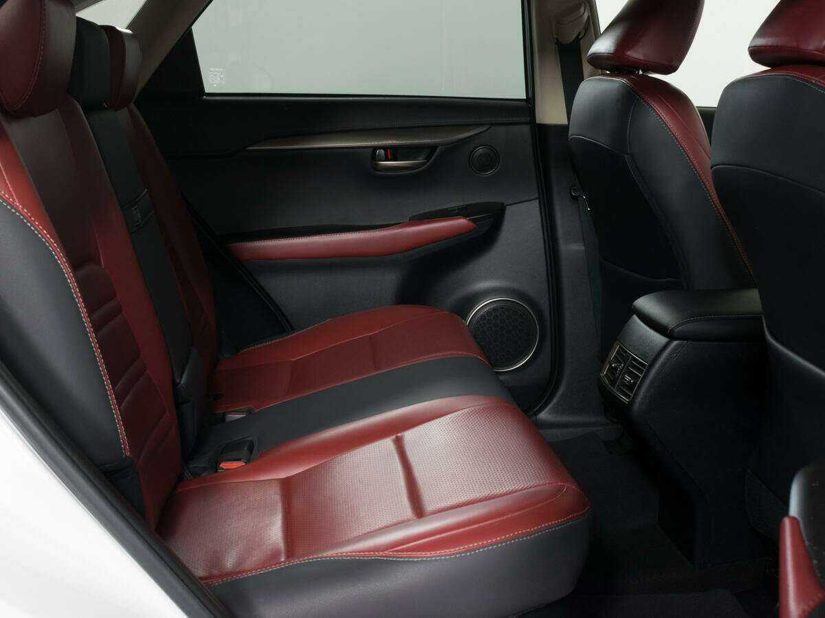 Б/У Лексус Н-Икс 2021 года. Фото: #11