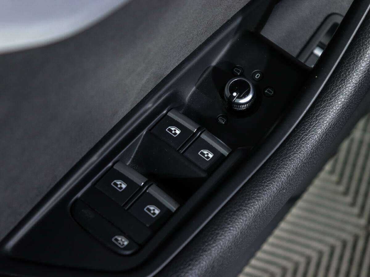 Б/У Ауди А4 2017 года. Фото: #14