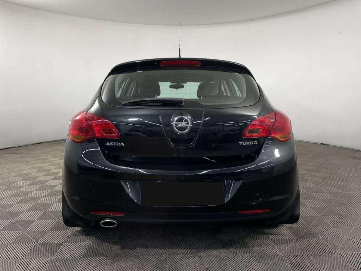 Б/У Опель Астра 2011 года. Фото: #2