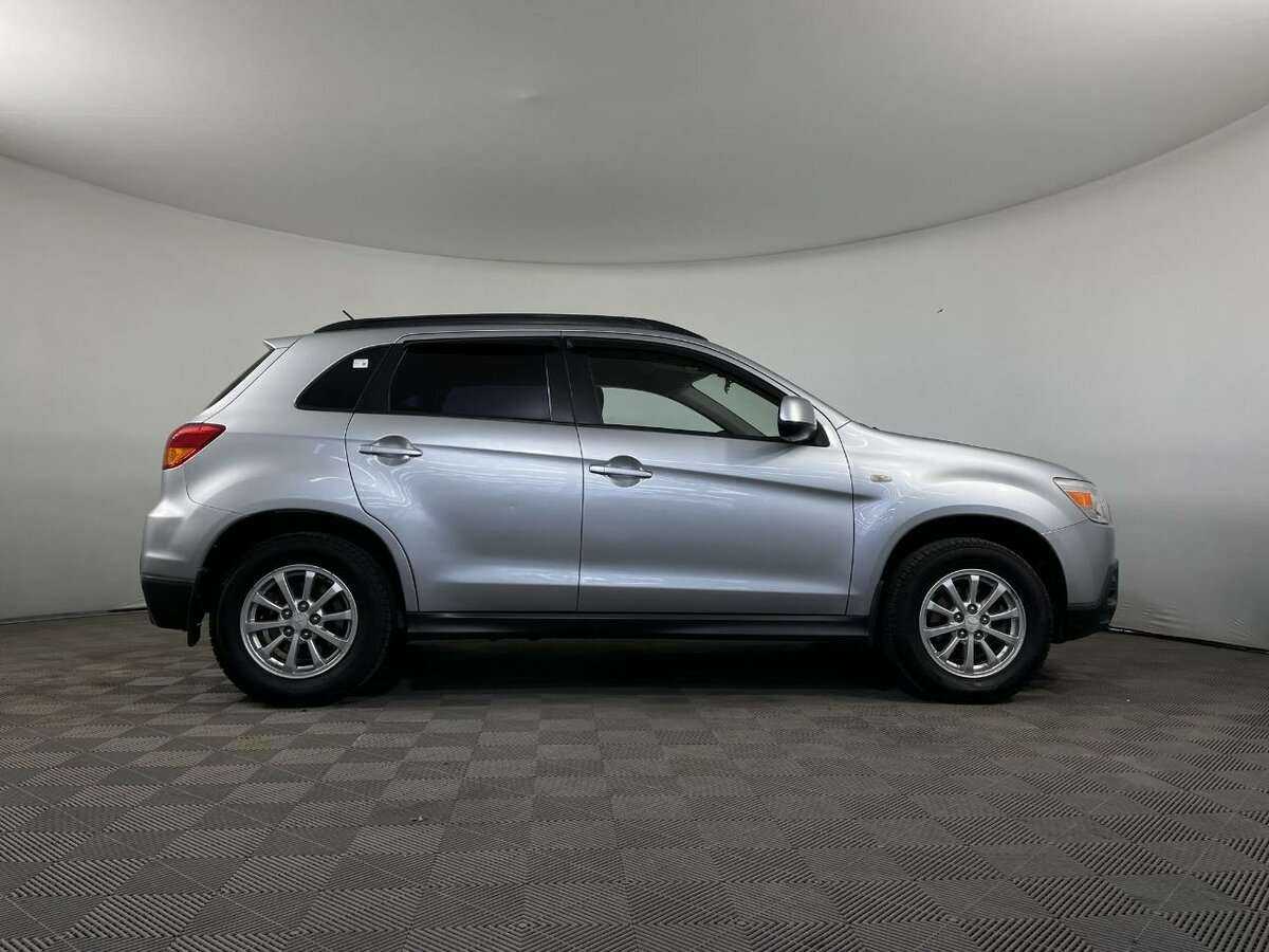 Б/У Митсубиши АС-Икс 2010 года. Фото: #3