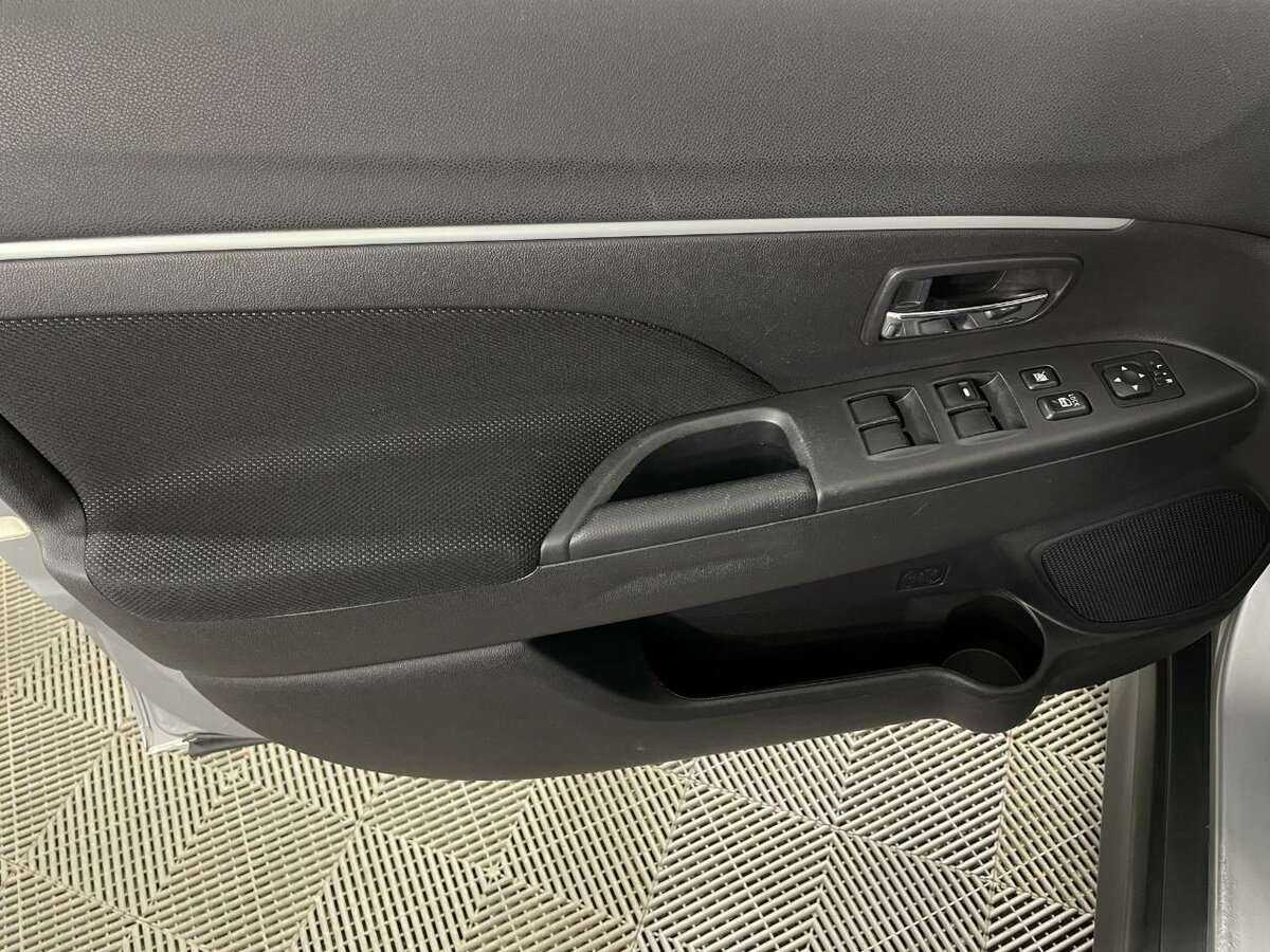 Б/У Митсубиши АС-Икс 2010 года. Фото: #7