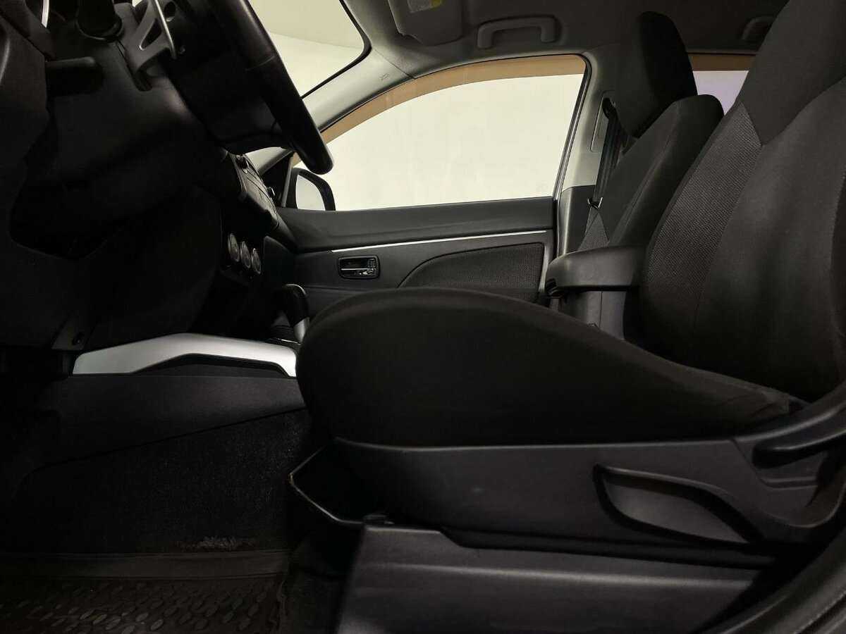 Б/У Митсубиши АС-Икс 2010 года. Фото: #9