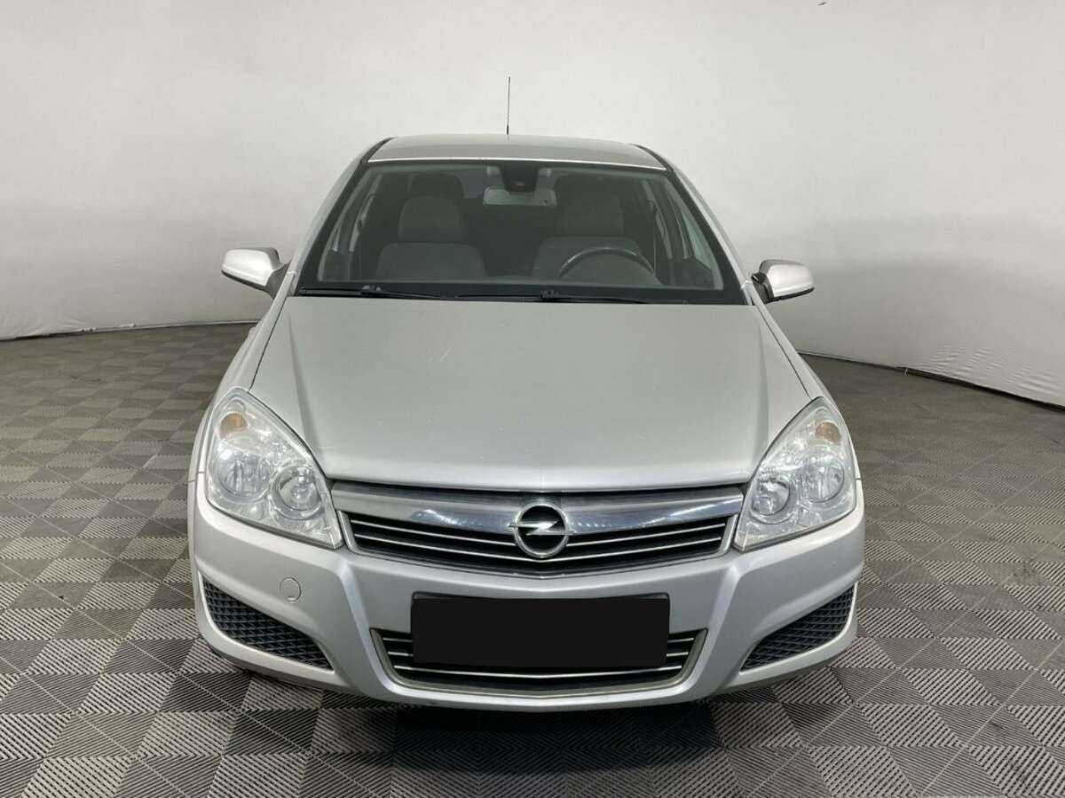 Б/У Опель Астра 2010 года. Фото: #1